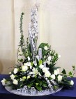 Новогодняя композиция№2. Лилия,гвоздика кустовая.. Прекрасное дополнение к новогодними столу.